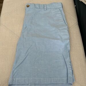 Men’s Izod cotton shorts.